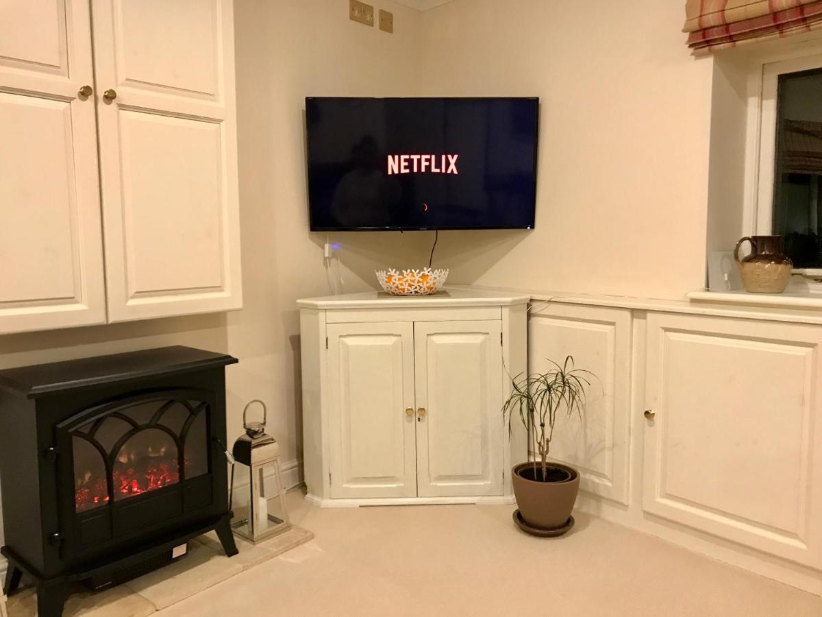 Charming Hen Cottage Countryside Retreat Lincoln Newball Εξωτερικό φωτογραφία