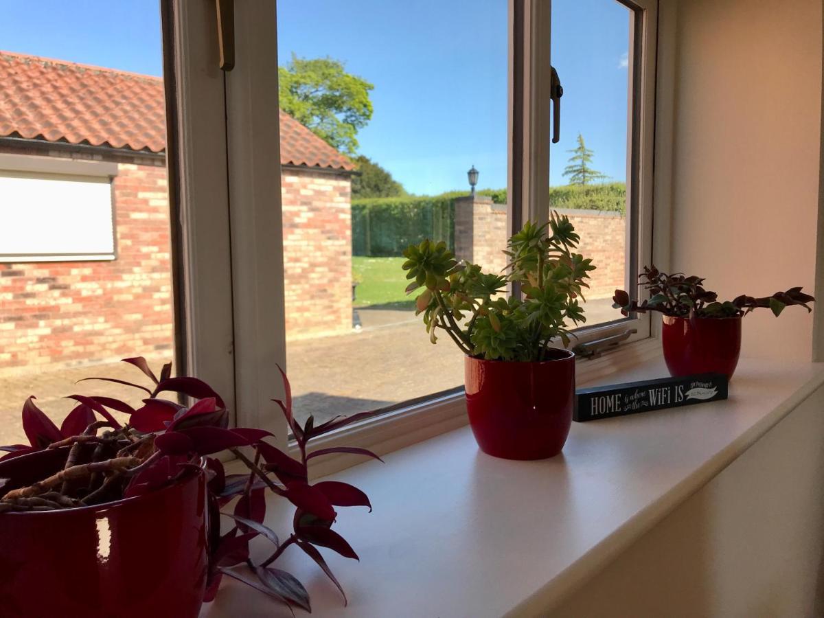 Charming Hen Cottage Countryside Retreat Lincoln Newball Εξωτερικό φωτογραφία
