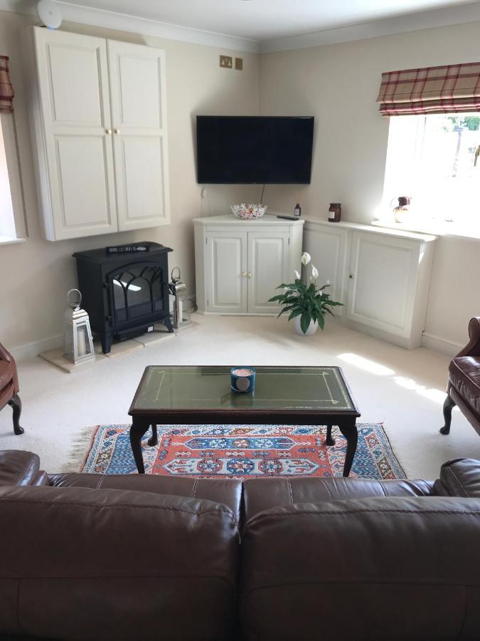 Charming Hen Cottage Countryside Retreat Lincoln Newball Εξωτερικό φωτογραφία