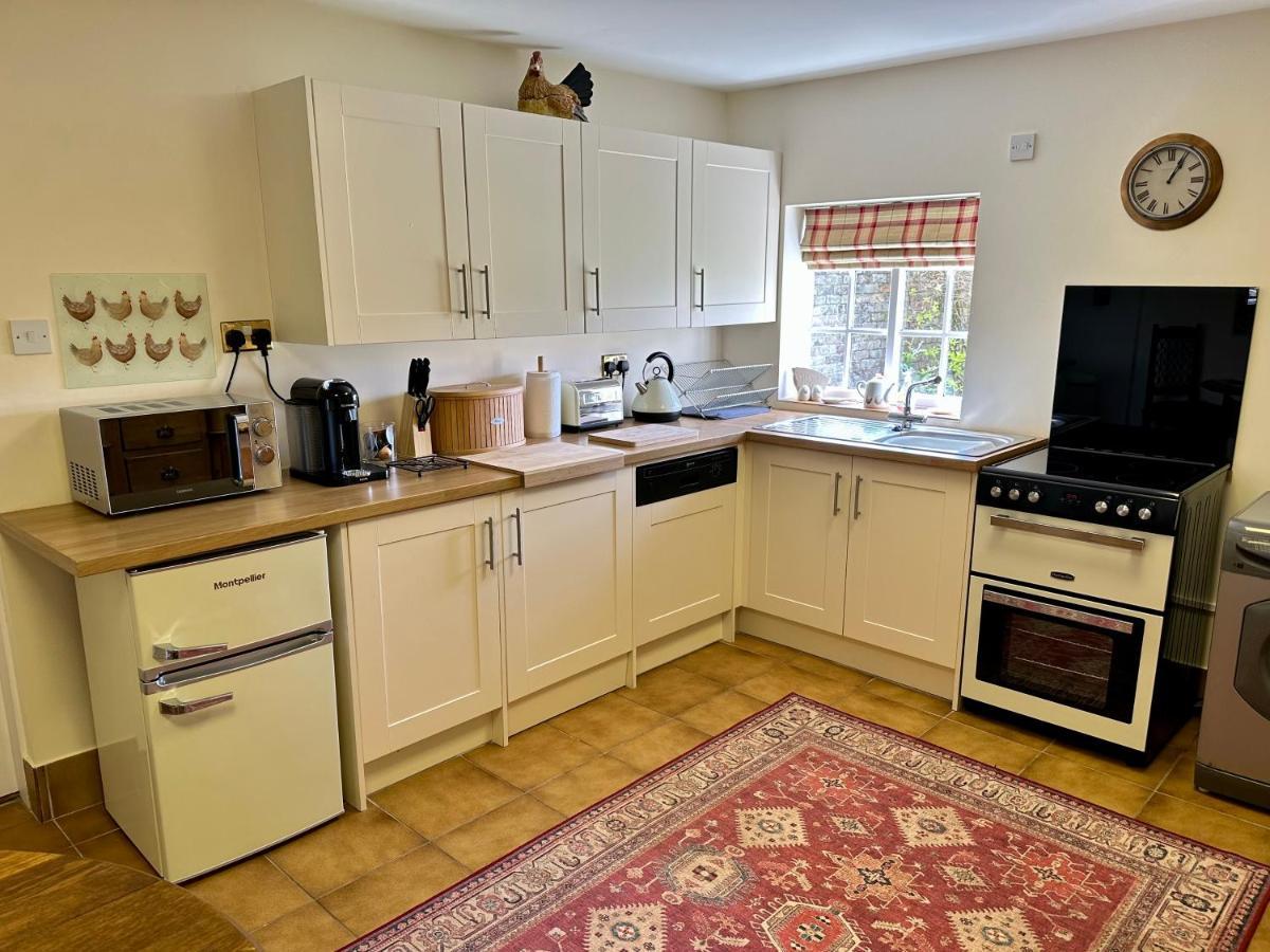 Charming Hen Cottage Countryside Retreat Lincoln Newball Εξωτερικό φωτογραφία