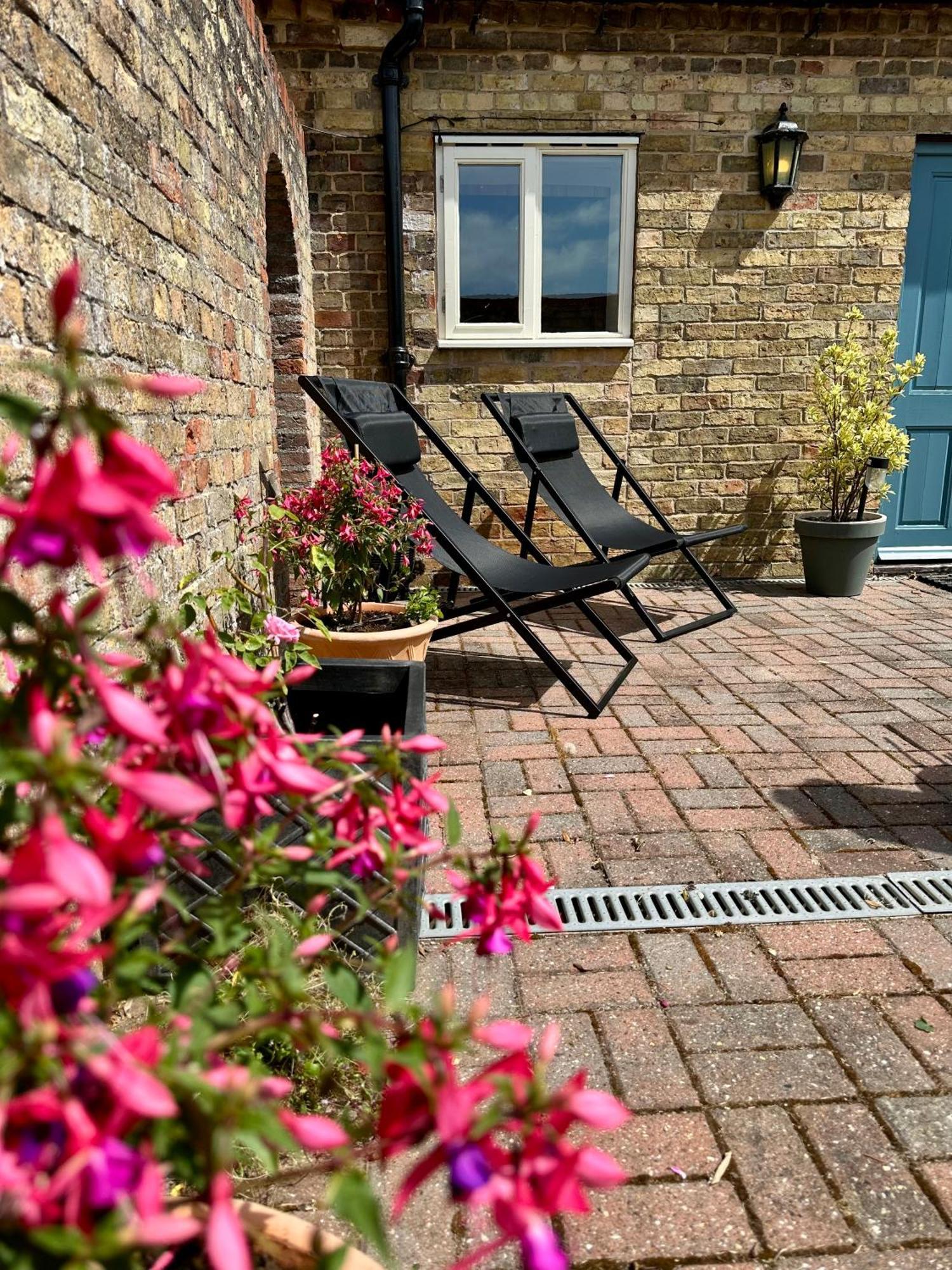 Charming Hen Cottage Countryside Retreat Lincoln Newball Εξωτερικό φωτογραφία