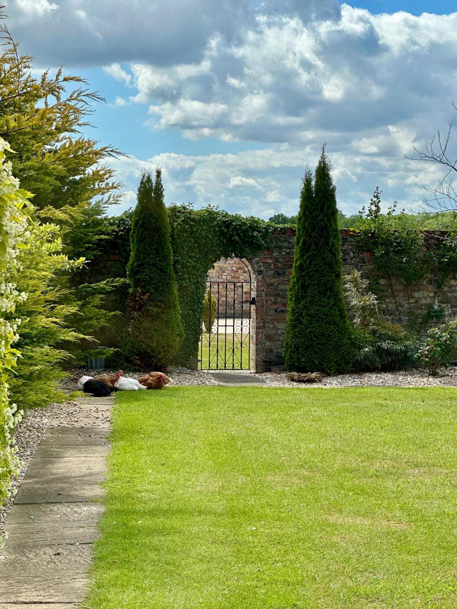 Charming Hen Cottage Countryside Retreat Lincoln Newball Εξωτερικό φωτογραφία